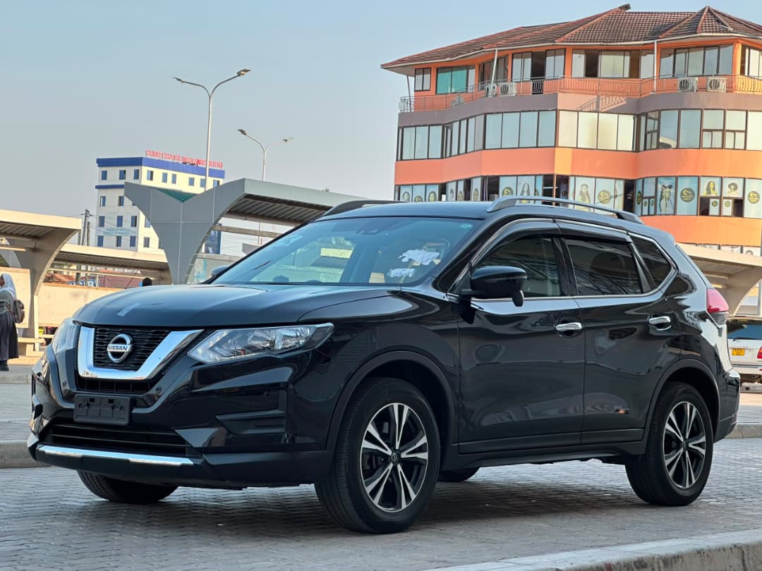 NISSAN X-TRAIL thumbnail 2